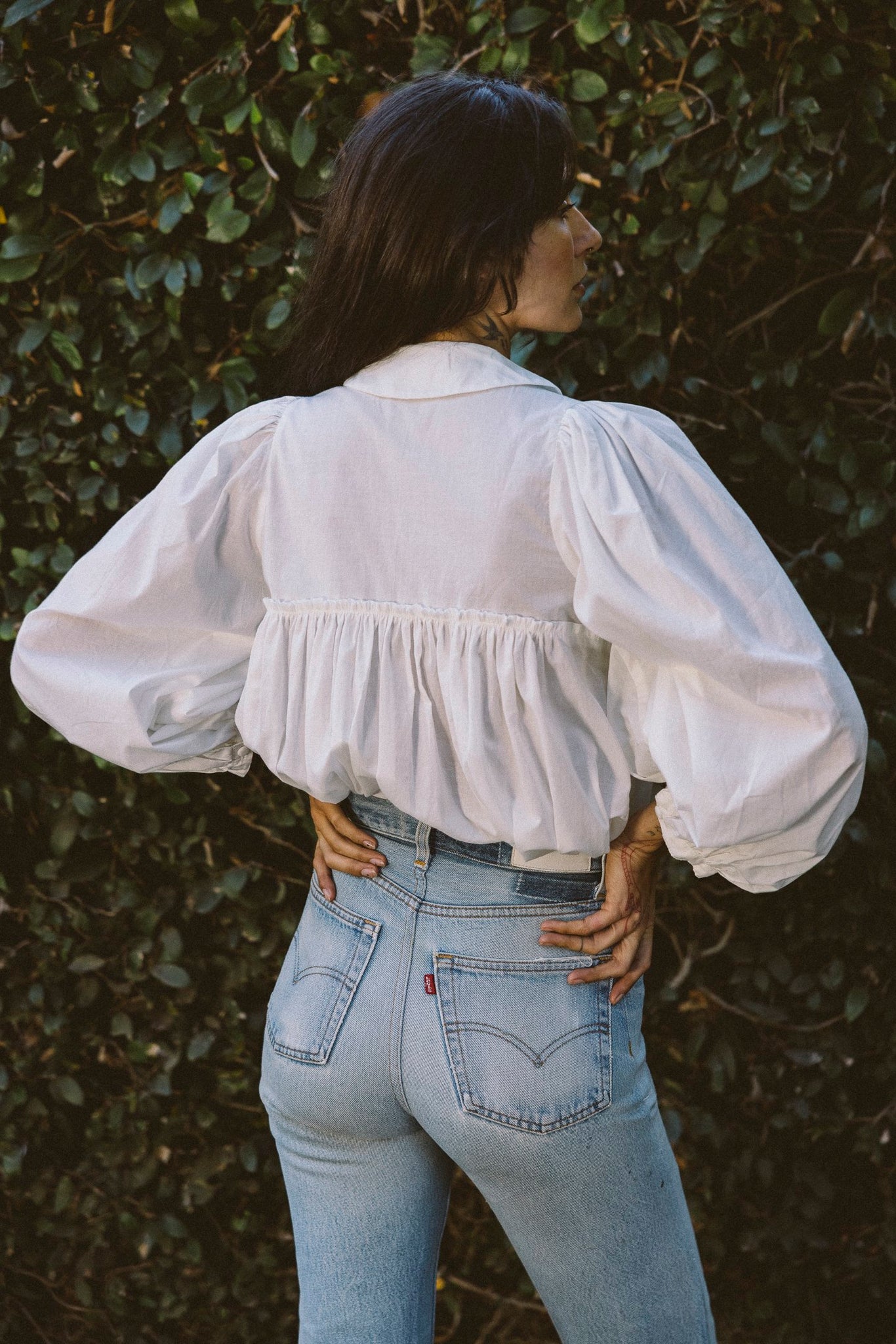 the organic Avila blouse in blanc