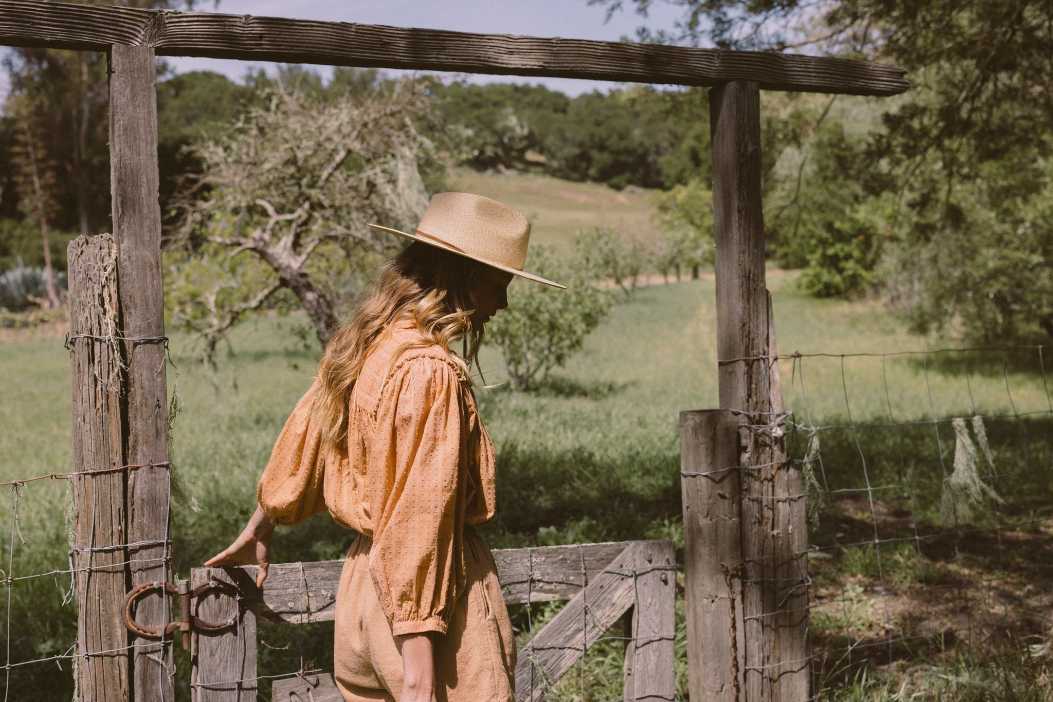 THE BARDOT BLOUSE IN CLAY